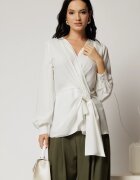  Bluza alba eleganta cu decolteu petrecut si nod in talie