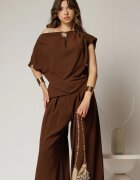  Bluza dama maro cu croi lejer si brosa fixa la decolteu