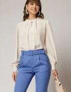 Bluza DY Fashion ivoar cu decupaj si perle la decolteu