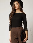  Bluza neagra cu adaos de bumbac cu striatii si insertii din dantela