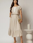  Compleu bej de vara din rayon din fusta si bluza cu aplicatie pe bust