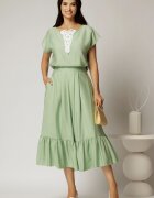  Compleu verde fistic de vara din rayon din fusta si bluza cu aplicatie pe bust