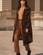  Palton din fleece maro cu imprimeuri negre