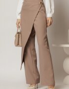  Pantaloni taupe cu aplicatie petrecuta