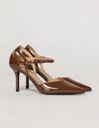  Pantofi eleganti maro aspect lucios cu bareta si decupaj lateral
