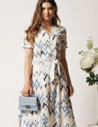  Rochie alba cu print zig-zag albastru in clos cu cordon in talie