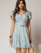  Rochie DY Fashion bleu scurta cu broderii florale si decolteu petrecut
