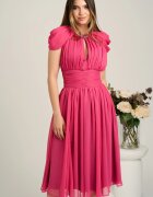  Rochie DY Fashion midi fucsia din voal in clos cu accesoriu si decupaj la decolteu