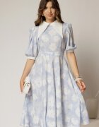  Rochie DY Fashion midi imprimeu floral bleu cu guler ascutit si maneci bufante