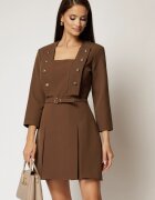  Rochie DY Fashion scurta maro cu decolteu patrat si nasturi