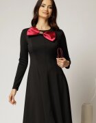  Rochie midi neagra in clini cu funda maxi satinata pe bust
