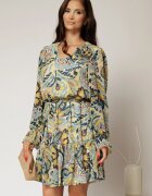  Rochie scurta ivoar cu imprimeu bleu si galbene si volanas la baza