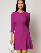  Rochie scurta magenta cu pliuri pe fusta si maneci trei sferturi