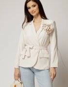  Sacou bej cu floare la bust si cordon in talie