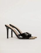  Sandale negre de tip mule cu varful metalic auriu