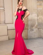 Chanttal Rochie de seara fucsia Catrinel cu colier din strass si crapatura pe picior
