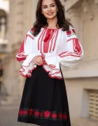 Effect Bluza tip ie alba cu motive traditionale florale rosii