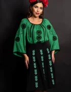 Effect Bluza verde tip ie din vascoza cu broderie traditionala neagra