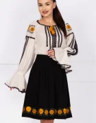 Effect Fusta dama neagra in clos cu flori galbene brodate