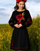 Effect Ie neagra din vascoza cu flori rosii brodate