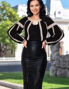 Effect Ie stilizata neagra cu broderie bej aplicata si floare 3D