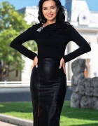 InPuff Basic Bluza eleganta neagra cu drapaj si frunza aurie