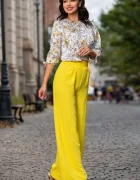 InPuff Pantaloni galbeni evazati din vascoza cu talie inalta