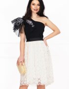 Legendaria Rochie de ocazie bicolora in clos cu fulgi si pietre decorative