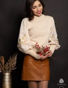 Lehel Pulover traditional din bumbac crem cu flori bej si lila brodate