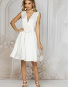 Pretty Girl Rochie de ocazie eleganta ecru in clos cu floare in talie
