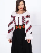 Traditional Ie a brodata cu model foloral inspirat din portul national