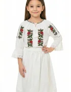 Traditional Ie a fetita Theea cu trandafiri brodati