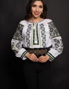 Traditional Ie a Mirabela alba din bumbac cu broderie verde inspirata din motive folclorice