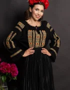 Traditional Ie a neagra Lioara cu maneca clopot si broderie florala