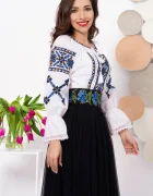 Traditional Ie a Otilia cu inimi brodate