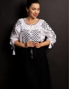 Traditional Ie a romaneasca cu broderie alb-negru