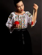 Traditional Ie a romaneasca cu broderie multicolora