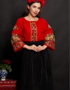 Traditional Ie a rosie Lioara cu maneca clopot si trandafiri brodati
