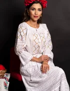 Traditional Ie alba Milena din bumbac cu broderie aurie si simbolul rombului