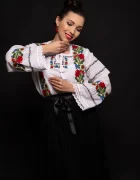Traditional Ie bucovineana Ancuta cu flori multicolore brodate
