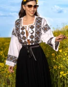 Traditional Ie dama a Lucica cu simbolul crucii