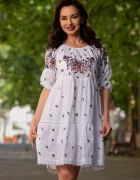 Traditional Rochie a alba din bumbac Flavia in clos cu flori multicolore brodate