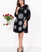 Traditional Rochie a neagra Natasha cu flori brodate si maneci perforate