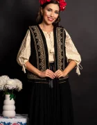 Traditional Vesta dama a Aniela neagra cu broderie bej si simbolul rombului