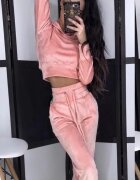 ADROM Trening dama casual din catifea roz cu gluga Denisse