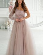 Bicotone Rochie eleganta lunga din tulle si dantela bej sampanie cu un umar gol si maneca lunga Azelle