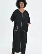 JUST ANGELS Rochie neagra oversize cu detalii fine albe