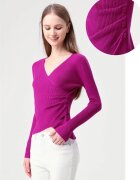 Porta Fortuna Pulover fucsia cu striatii cu bust petrecut in V si nasturei pe-o parte