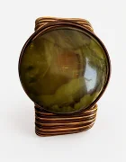 Shopika Bratara reglabila statement lata cu element central rotund din rasina verde si design multistrat met