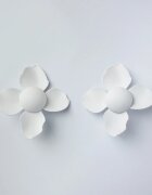 Shopika Cercei in forma de floare cu patru petale alb mat